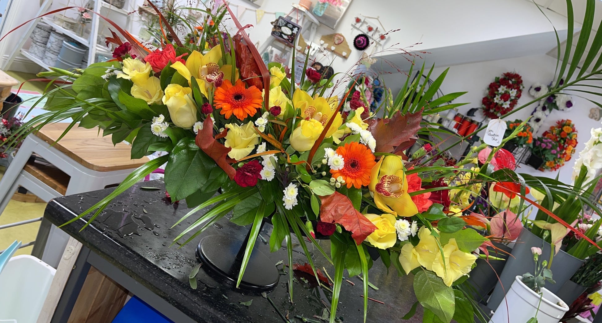 Double-ended spray of fresh flowers