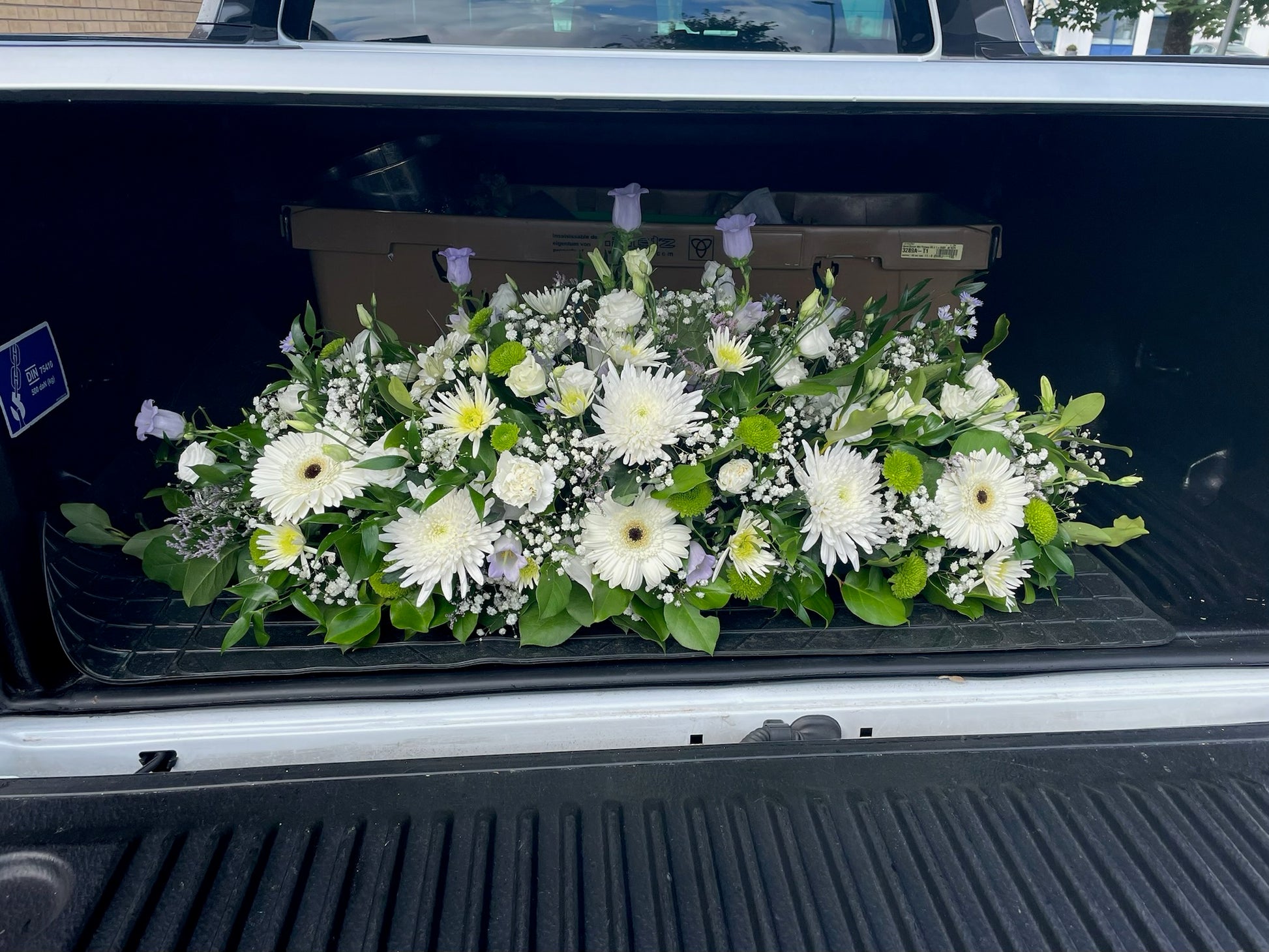 Double-ended spray of fresh flowers