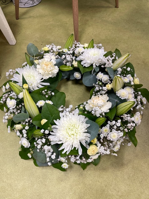 Double-ended spray of fresh flowers