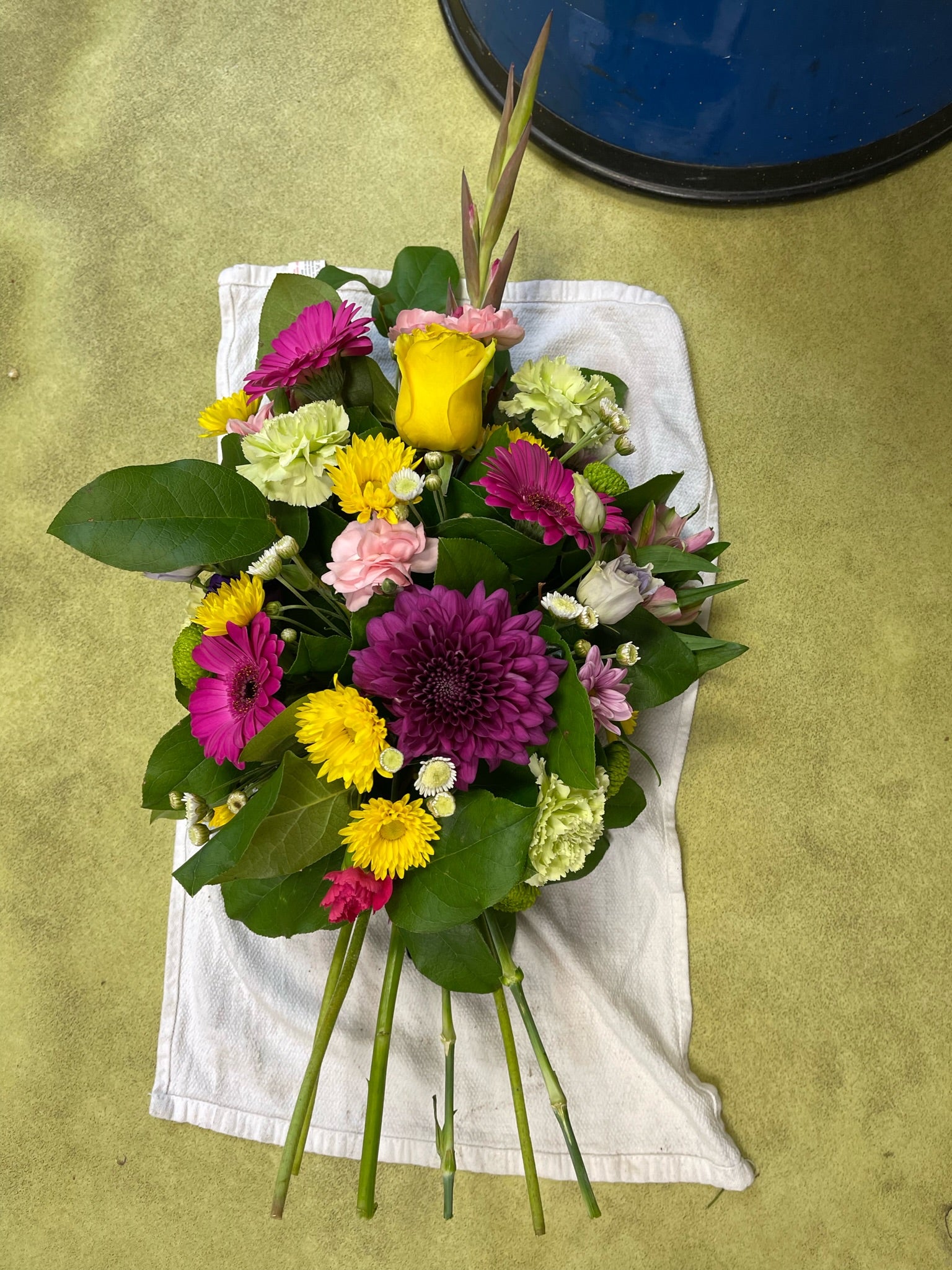Double-ended spray of fresh flowers