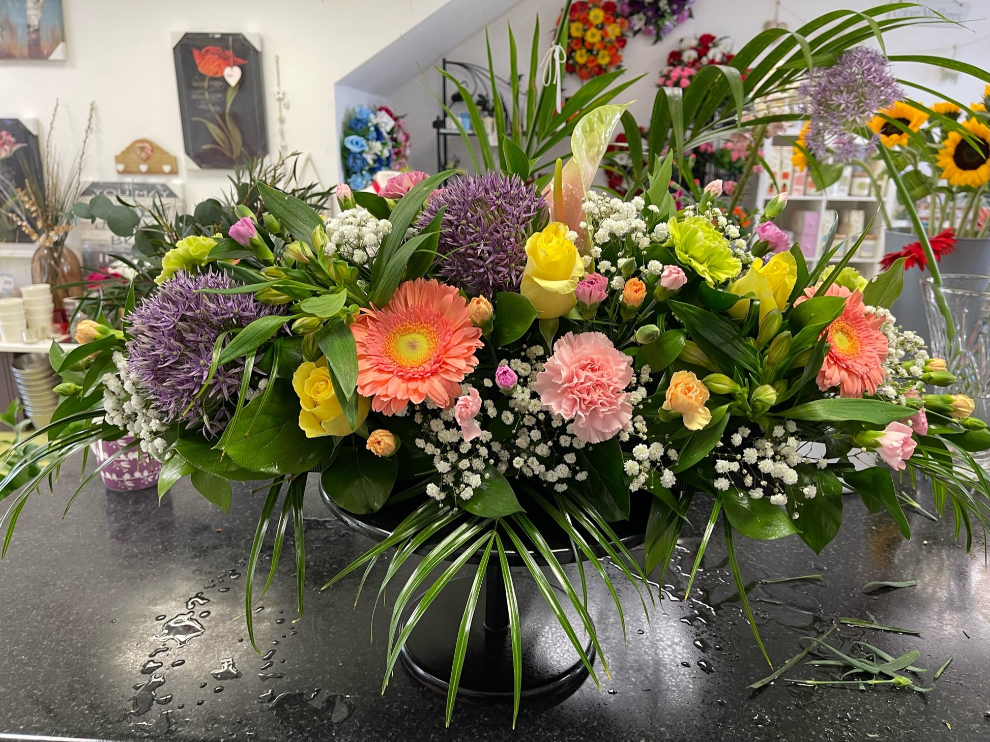 Double-ended spray of fresh flowers